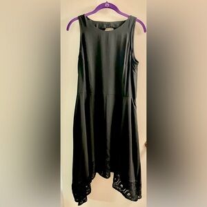 Black Sleeveless Dress w/ Lace Hem & Unique Back Bow Detail  SIZE 8